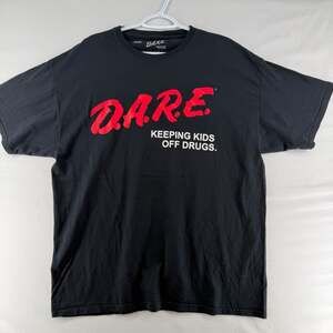 1182 Large D.A.R.E. Keeping Kids Off Drugs Graphic T-Shirt Black